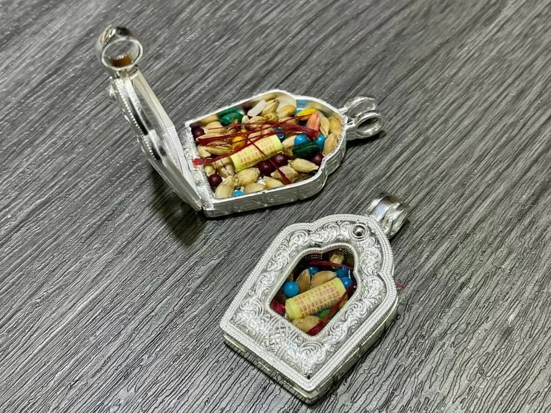 The Secret Language of Tibetan Lockets: What’s Really Inside Those Tiny Compartments