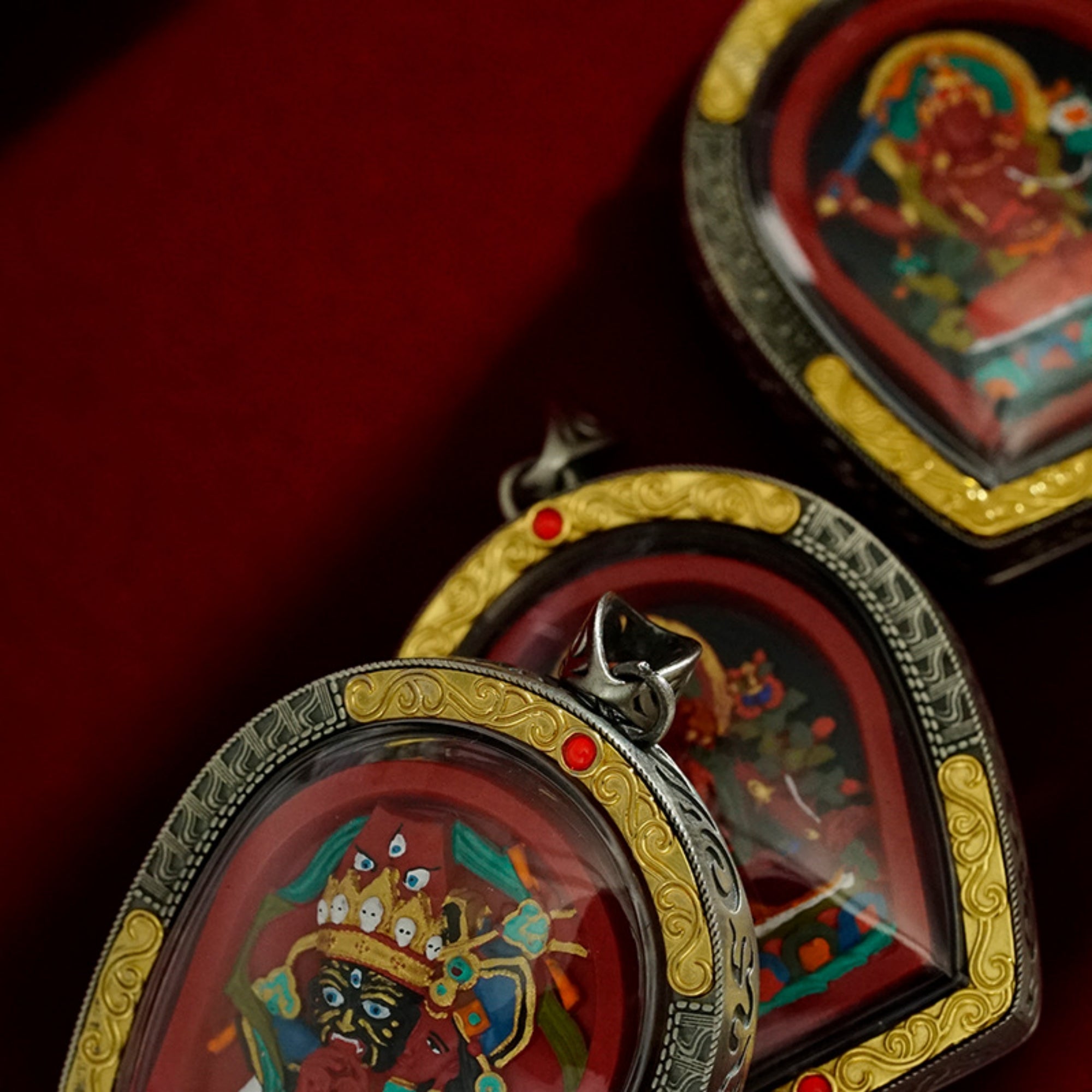 QiLing Aura Hand-Painted Thangka Copper Buddha Pendant Necklace (Gawu Box)
