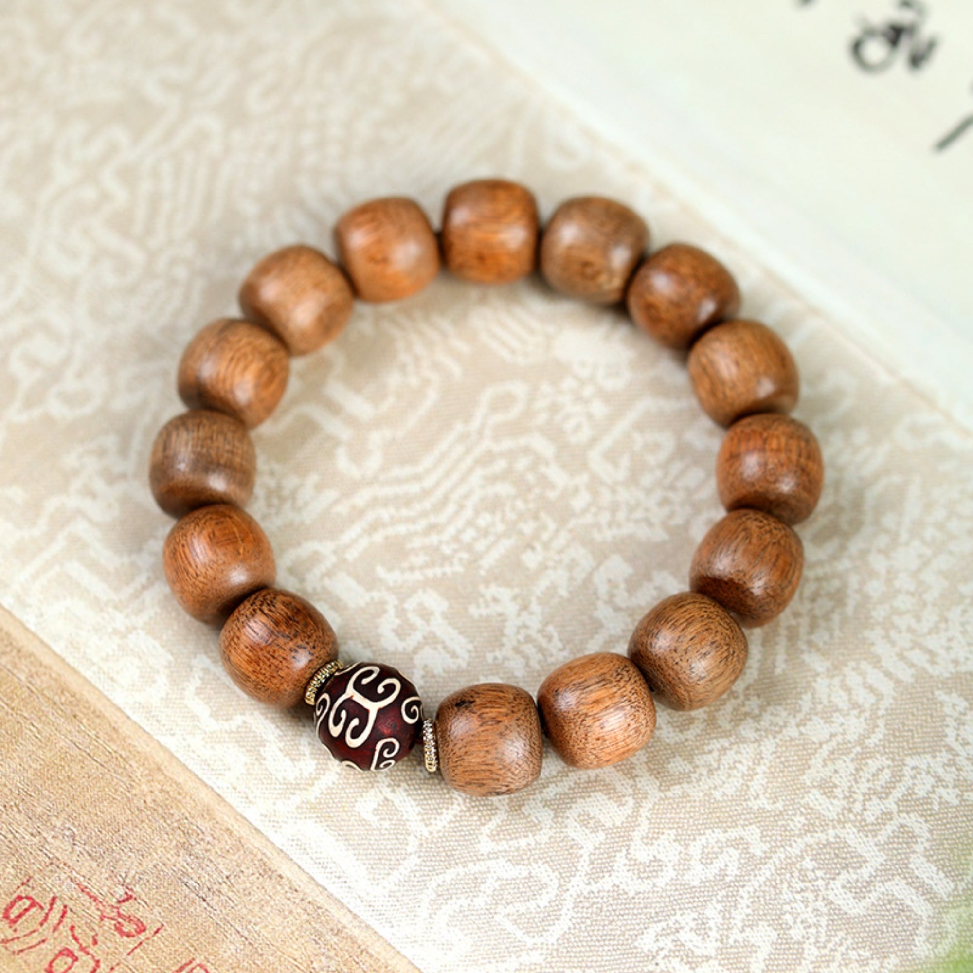 Kalimantan Agarwood & Agate Mala Bracelet
