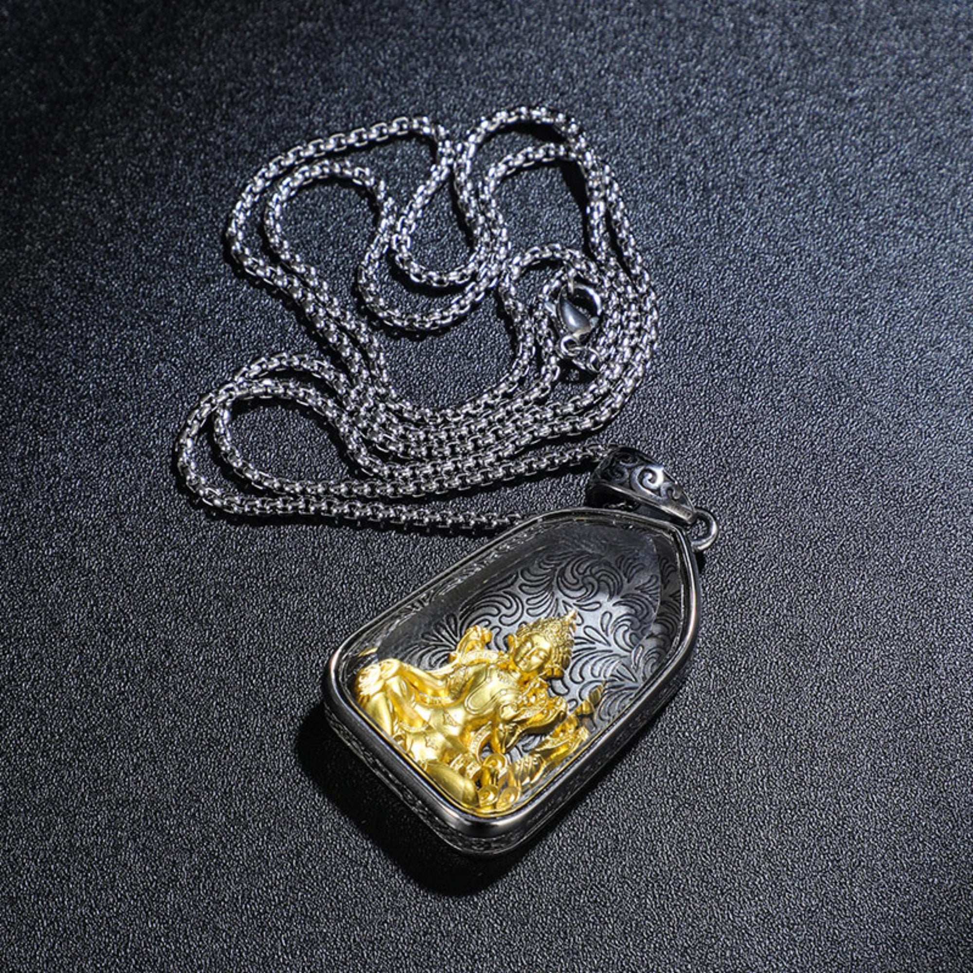 Ciondolo Uomo Tibetano Amitabha Buddha In Acciaio Inox: Porta Fortuna E Spiritualità, Regalo Perfetto Per Natale.
