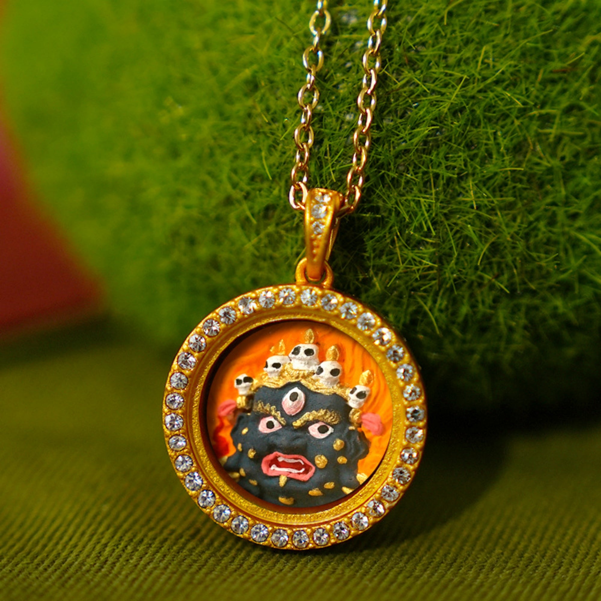 QiLing Aura Modern Style Round Green Tara Thangka Pendant Necklace