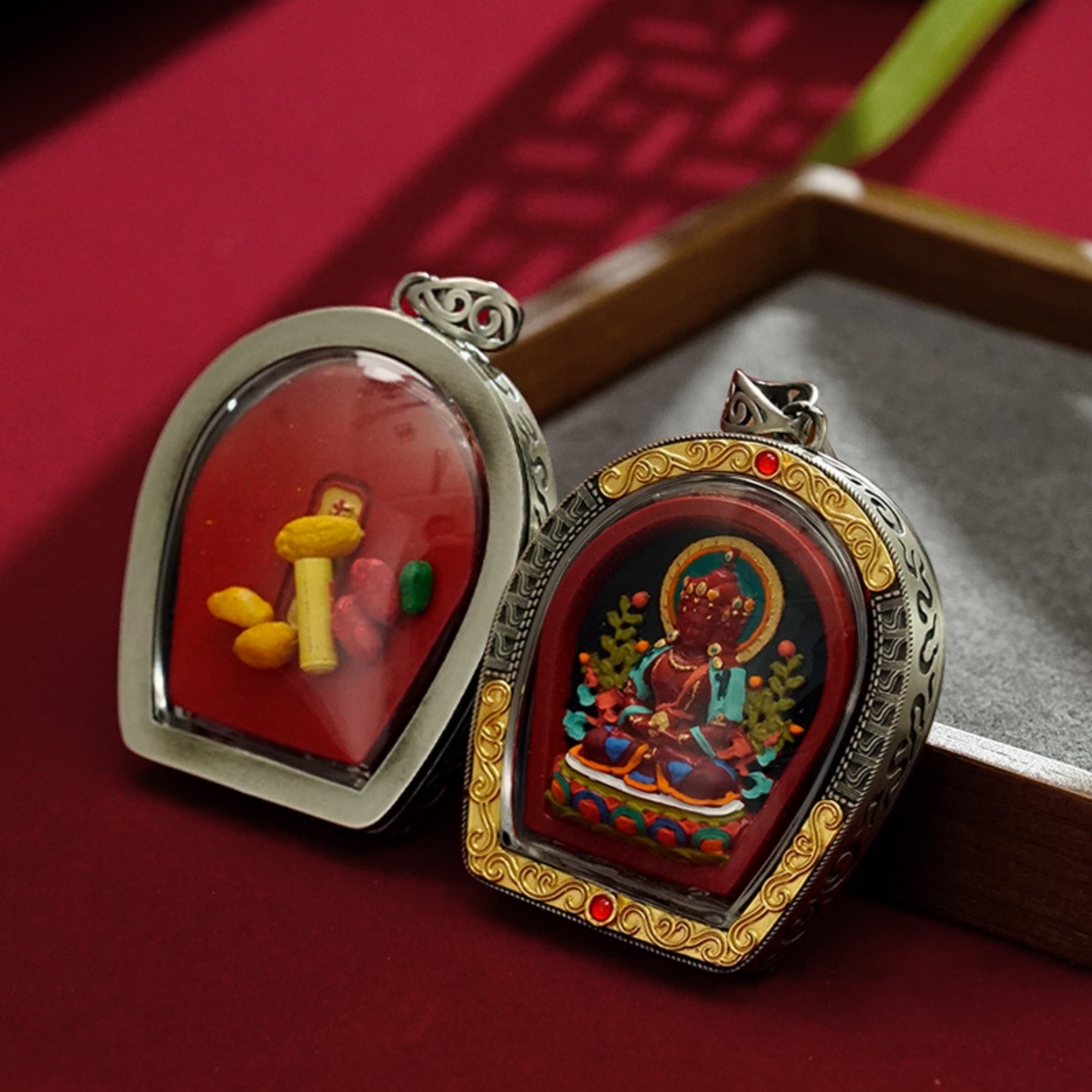 QiLing Aura Hand-Painted Thangka Copper Buddha Pendant Necklace (Gawu Box)