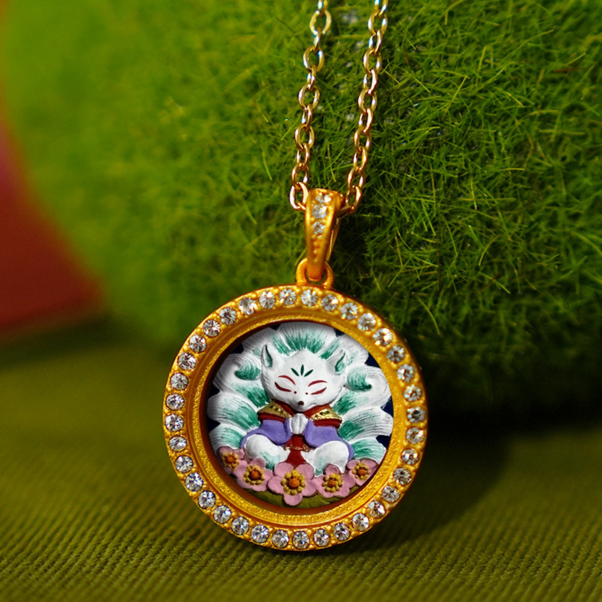 QiLing Aura Modern Style Round Green Tara Thangka Pendant Necklace