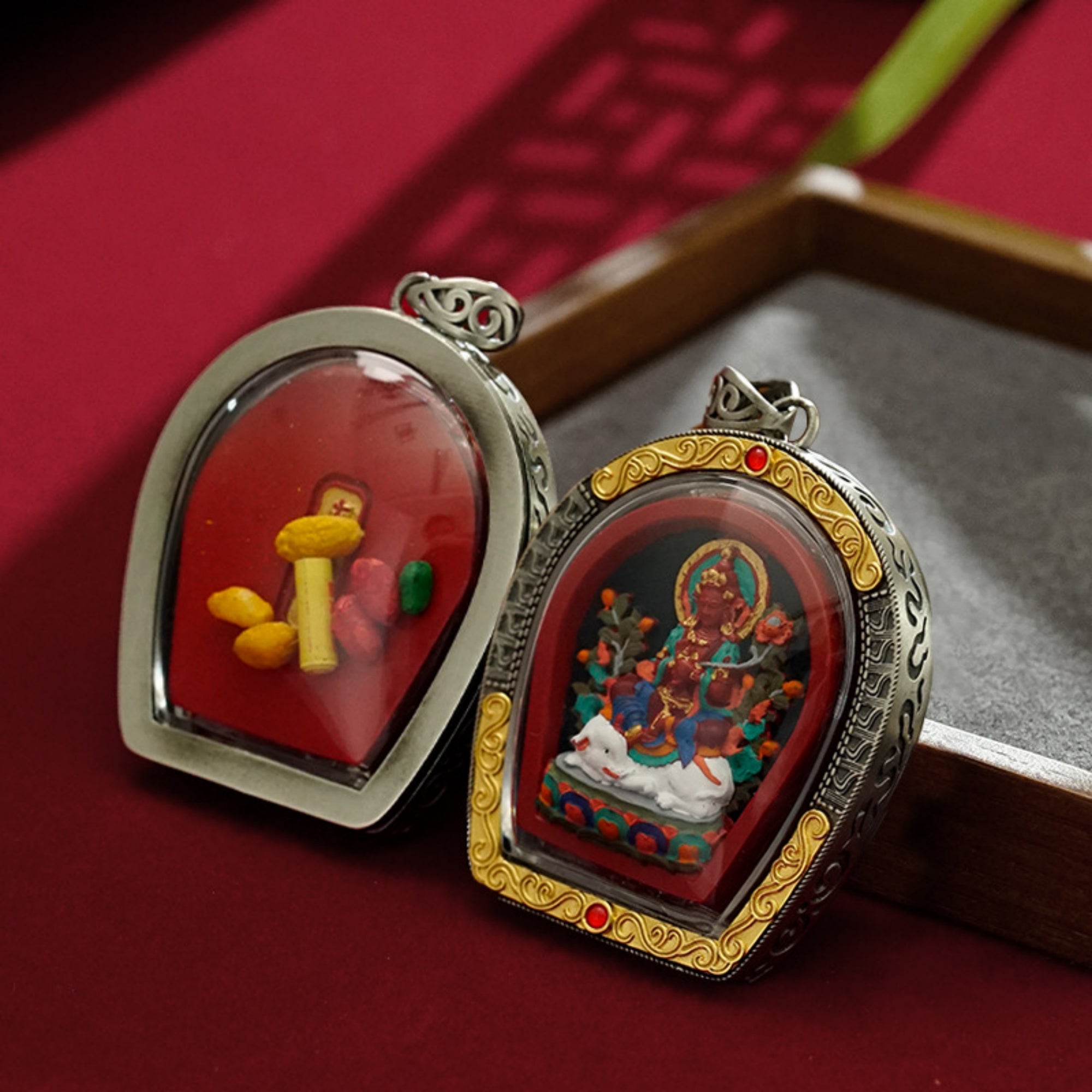 QiLing Aura Hand-Painted Thangka Copper Buddha Pendant Necklace (Gawu Box)
