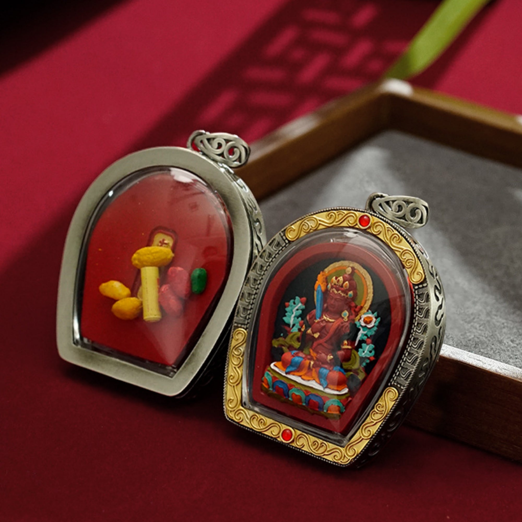 QiLing Aura Hand-Painted Thangka Copper Buddha Pendant Necklace (Gawu Box)