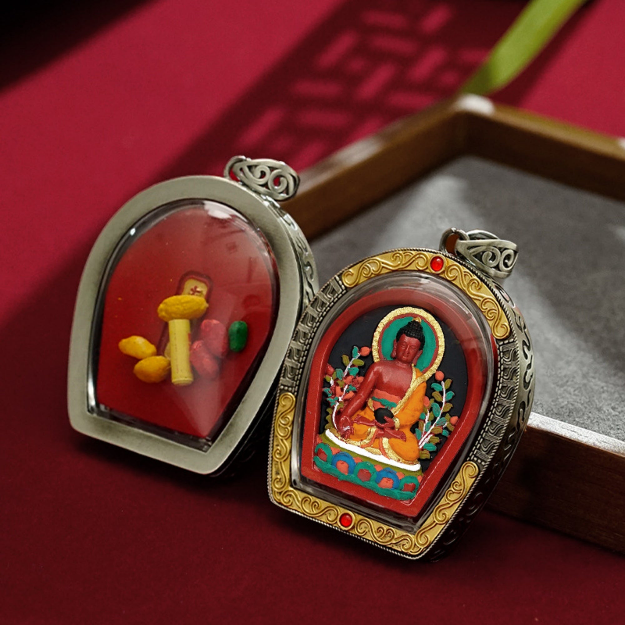 QiLing Aura Hand-Painted Thangka Copper Buddha Pendant Necklace (Gawu Box)