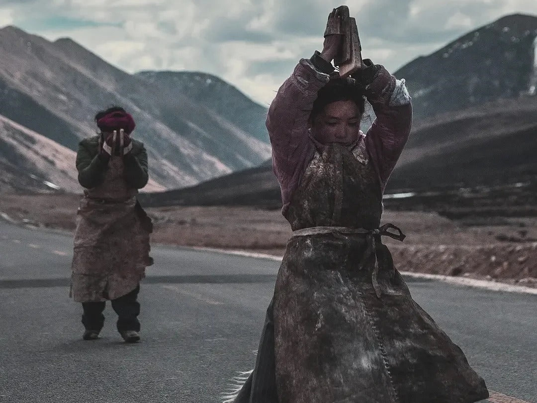 Tibetan Jewelry for Digital Nomads: Portable Altars for the Modern Wanderer