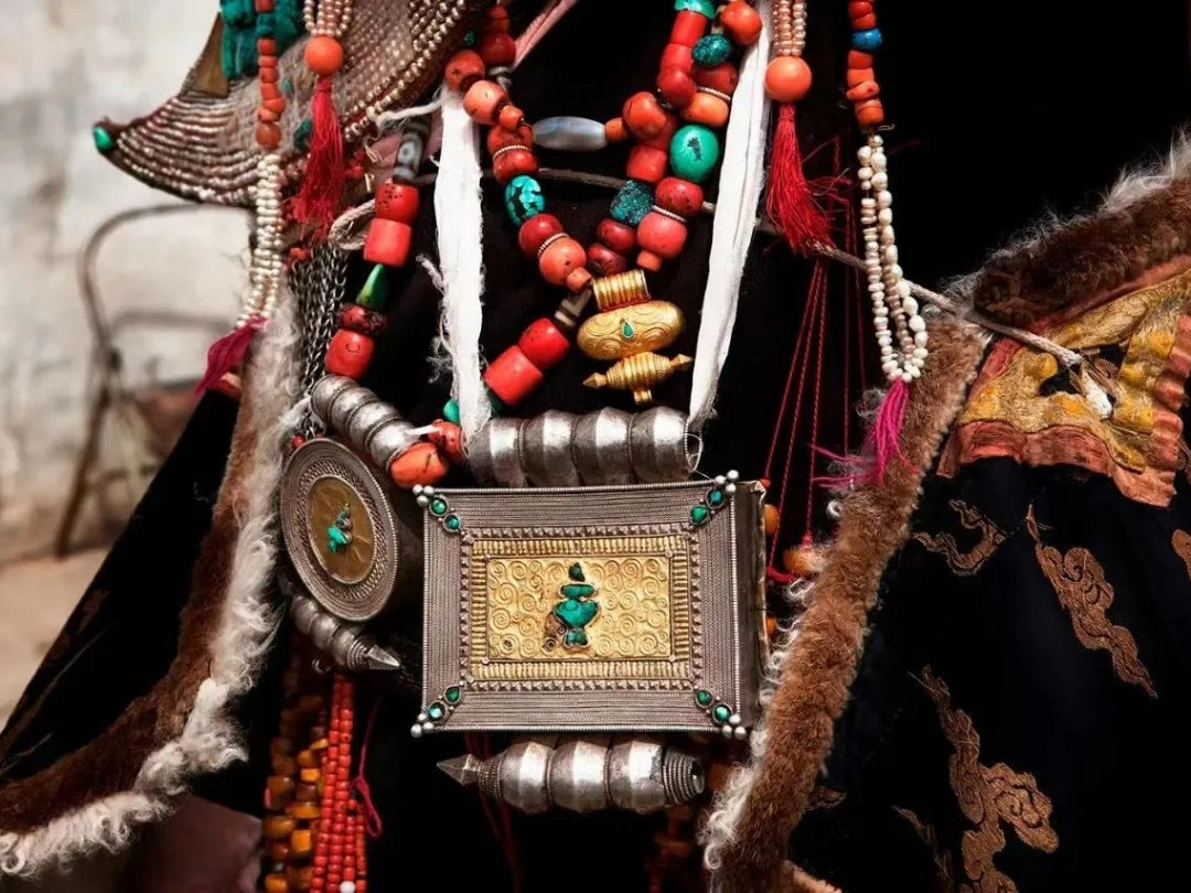 The 5 Best Prayer Box Pendant Necklaces for Protection and Mindfulness