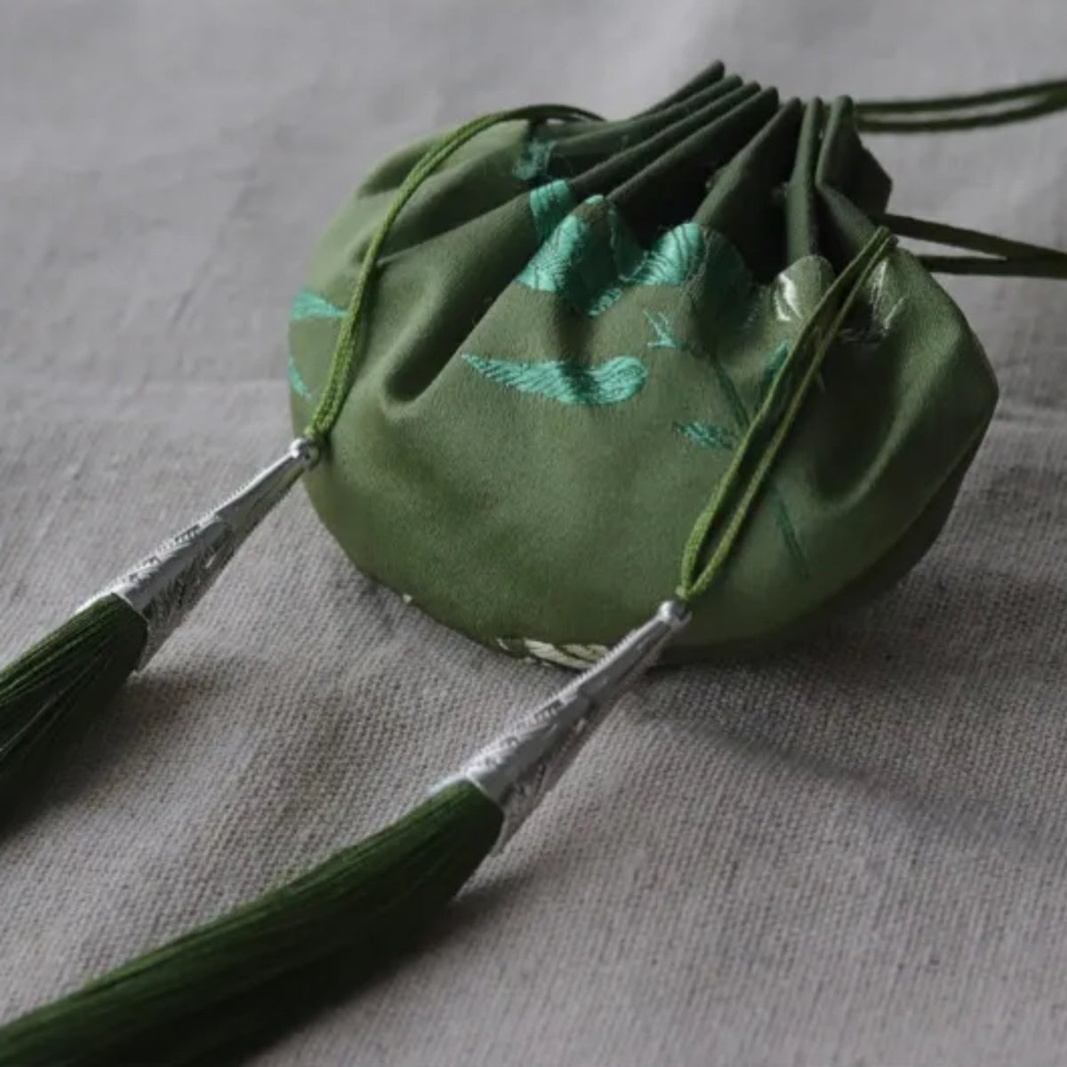 Natural Handmade Xiangnang Sachet - Qiling Aura