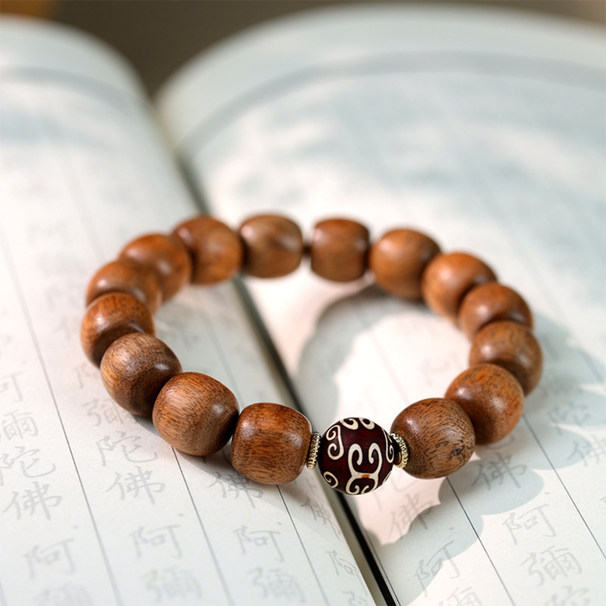 Kalimantan Agarwood & Agate Mala Bracelet