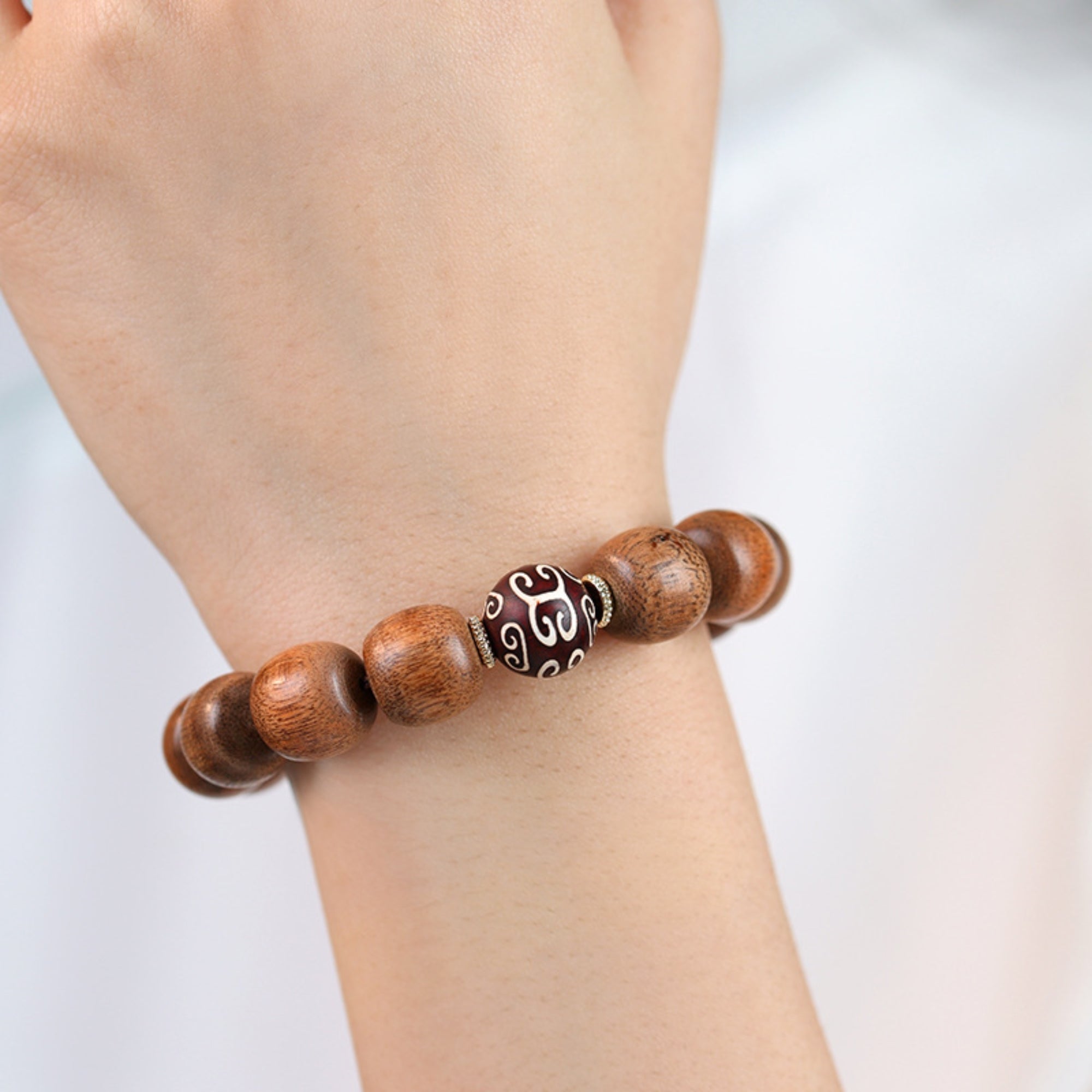 Kalimantan Agarwood & Agate Mala Bracelet