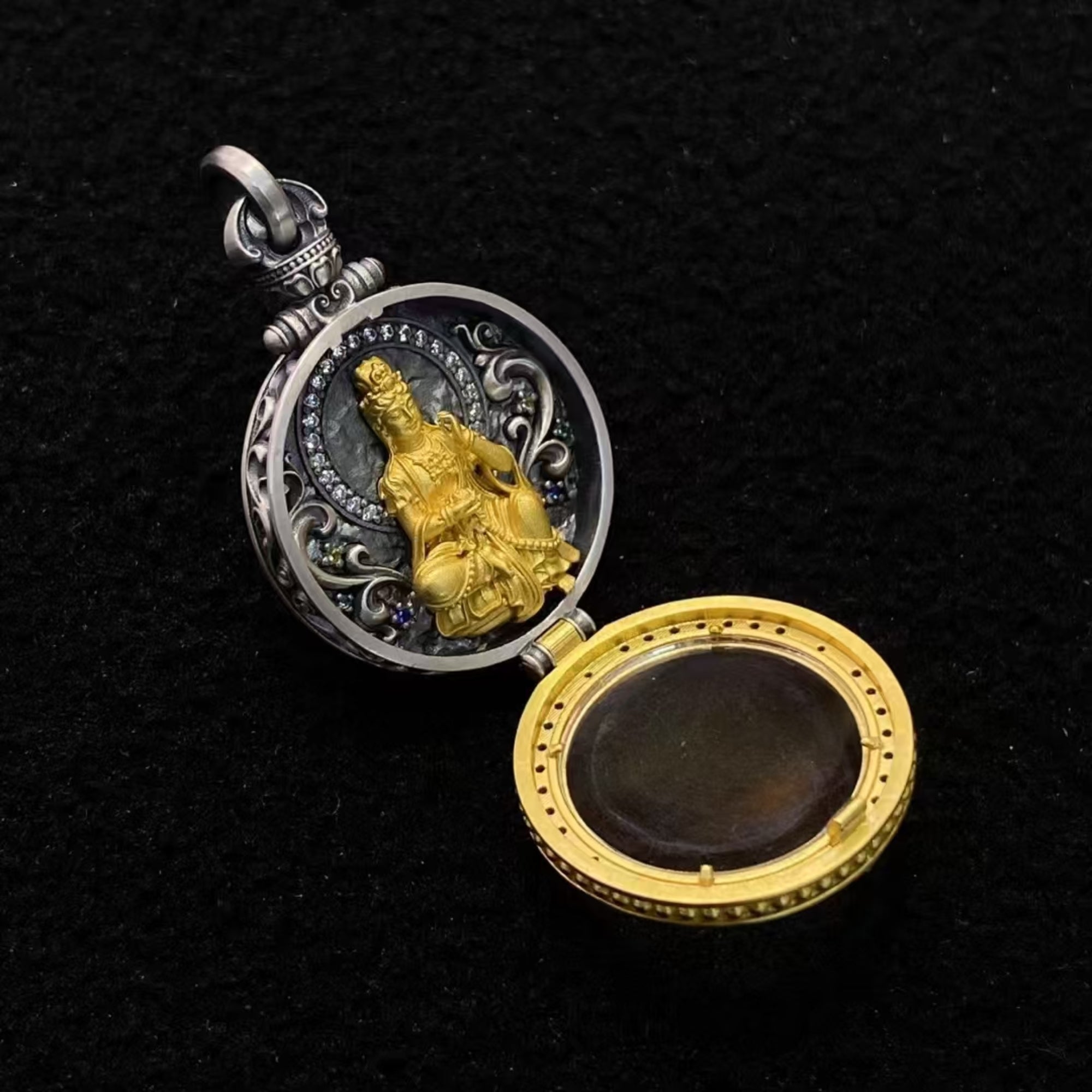 Tibetan Hand-Carved Shuiyue Guanyin Silver Gawu Box Pendant Necklace