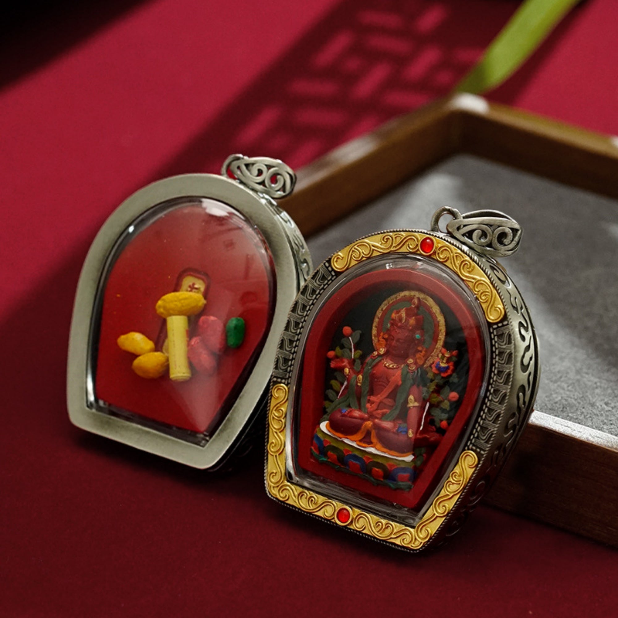 QiLing Aura Hand-Painted Thangka Copper Buddha Pendant Necklace (Gawu Box)