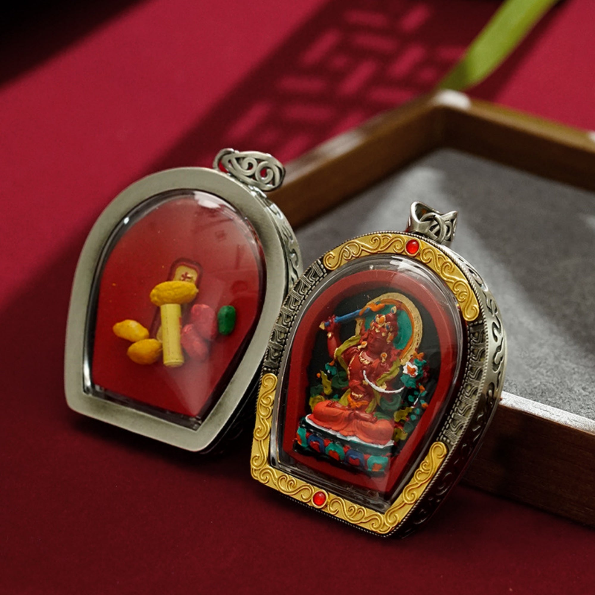 QiLing Aura Hand-Painted Thangka Copper Buddha Pendant Necklace (Gawu Box)
