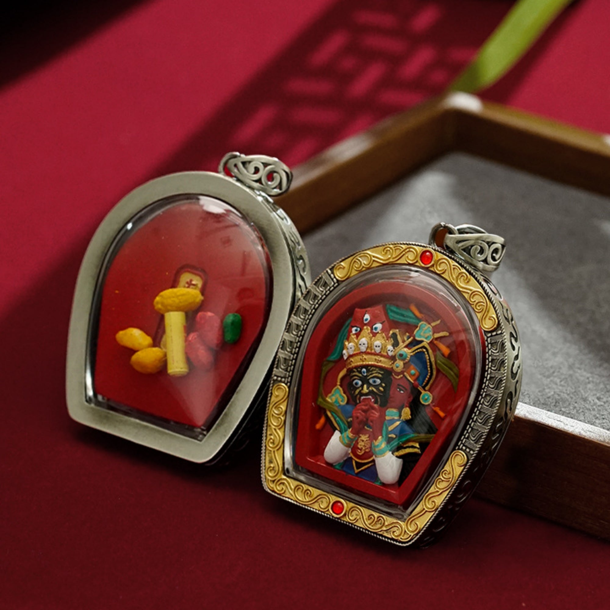 QiLing Aura Hand-Painted Thangka Copper Buddha Pendant Necklace (Gawu Box)